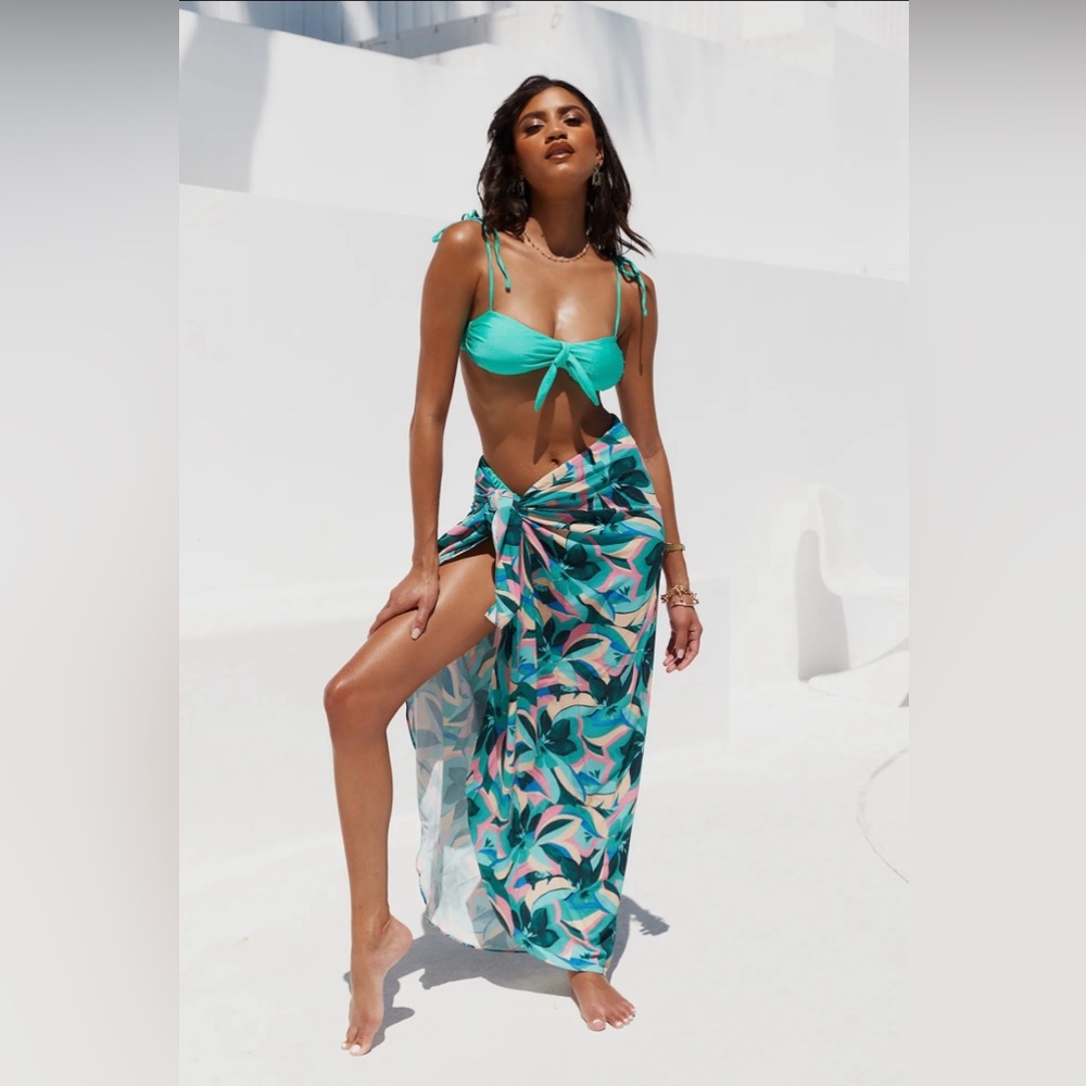 HELLO MOLLY Shell Melodies- like new 
Maxi Skirt Blue